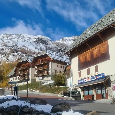 étoilé: Ski-in Comfort With Free Wi-fi Apartment