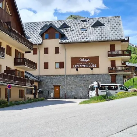 étoilé: Ski-in Comfort With Free Wi-fi Apartment *