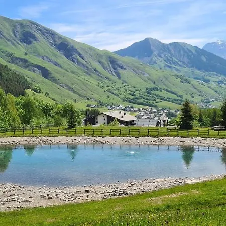 étoilé: Ski-in Comfort With Free Wi-fi Apartment *